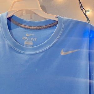 Women’s Nike DriFit workout tee M